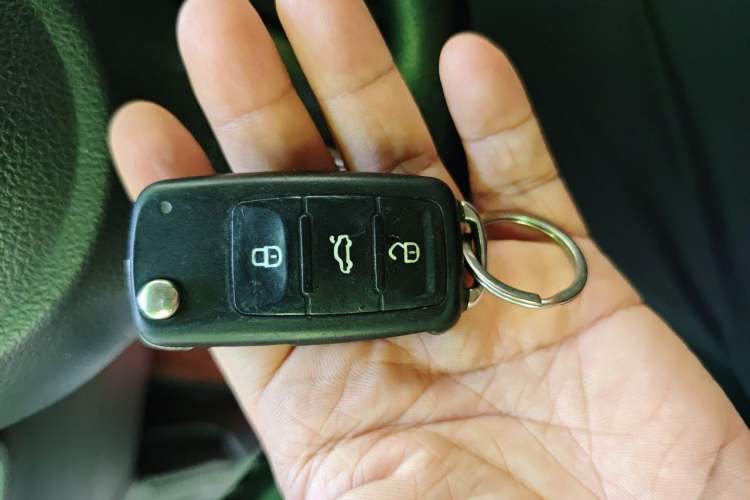 Used Volkswagen Sagitar 2012 1.6L Automatic Comfort Edition Vehicle Key
