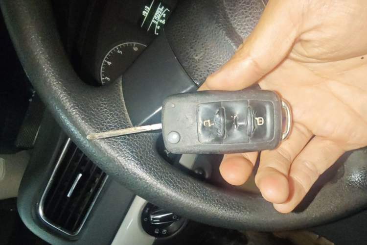 Used Volkswagen Sagitar 2012 1.6L Automatic Comfort Edition Vehicle Key