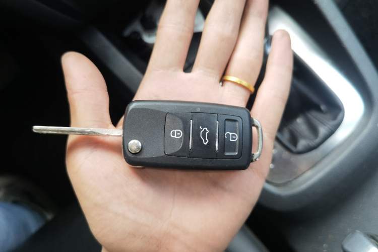Used Volkswagen Sagitar 2012 1.6L Automatic Comfort Edition Vehicle Key