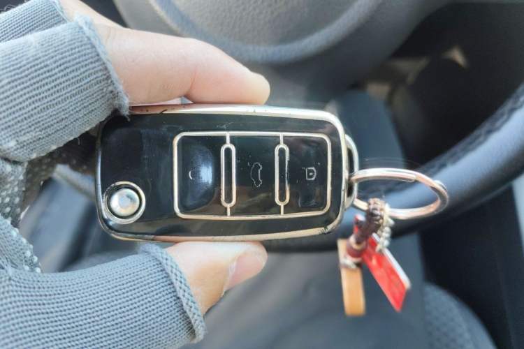 Used Volkswagen Sagitar 2012 1.6L Manual Fashion Edition Vehicle Key