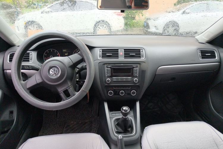 Used Volkswagen Sagitar 2012 1.4TSI Manual Fashion Edition Center Console