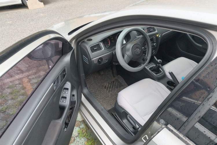 Used Volkswagen Sagitar 2012 1.4TSI Manual Fashion Edition Driver Seat