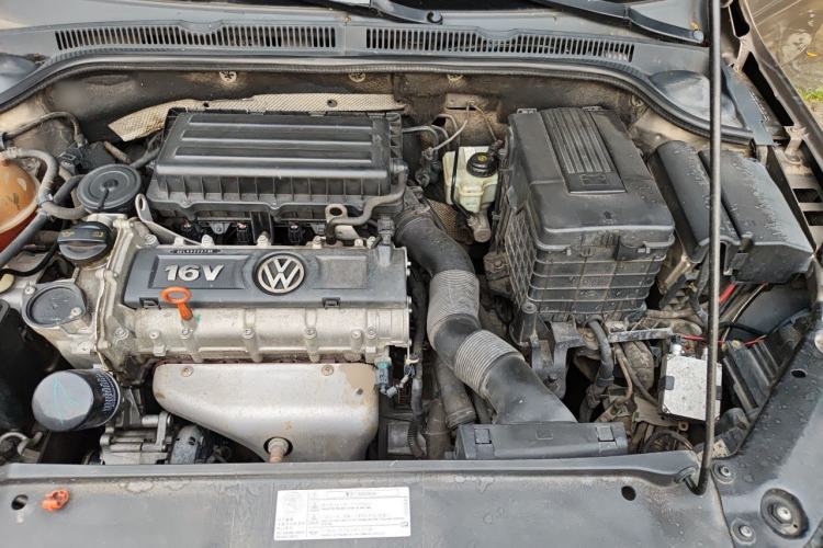 Used Volkswagen Sagitar 2012 1.6L Automatic Fashion Edition Engine Bay