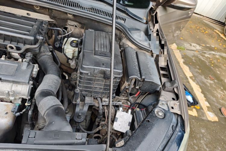 Used Volkswagen Sagitar 2012 1.6L Automatic Fashion Edition Engine Bay Left