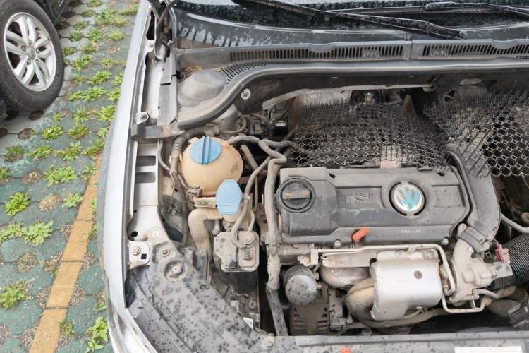 Used Volkswagen Sagitar 2012 1.4TSI Manual Fashion Edition Engine Bay Right