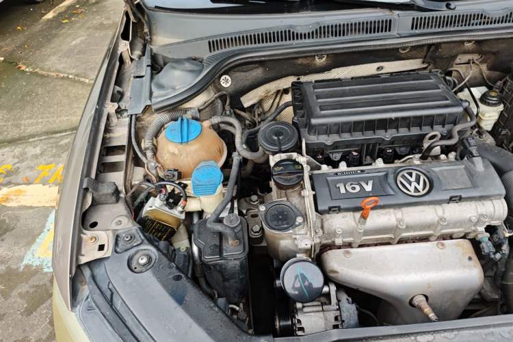 Used Volkswagen Sagitar 2012 1.6L Automatic Fashion Edition Engine Bay Right