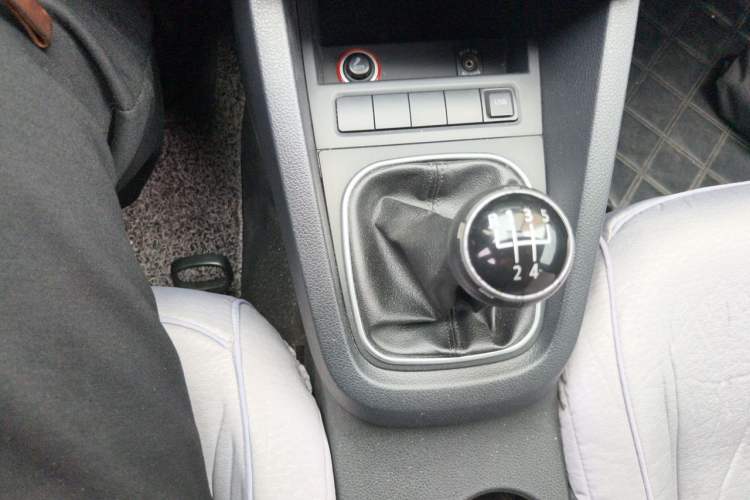 Used Volkswagen Sagitar 2012 1.4TSI Manual Fashion Edition Gear Lever