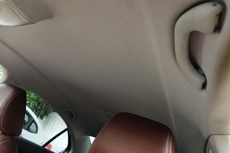 Used Volkswagen Sagitar 2012 1.6L Automatic Fashion Edition Headliner