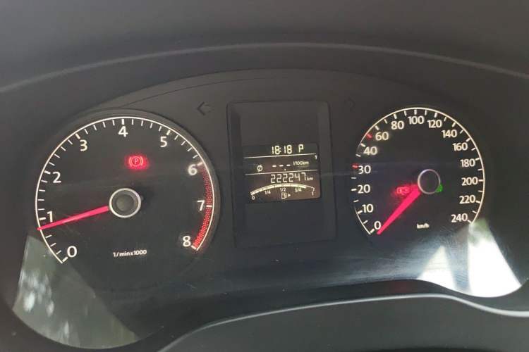 Used Volkswagen Sagitar 2012 1.6L Automatic Fashion Edition Instrument Cluster