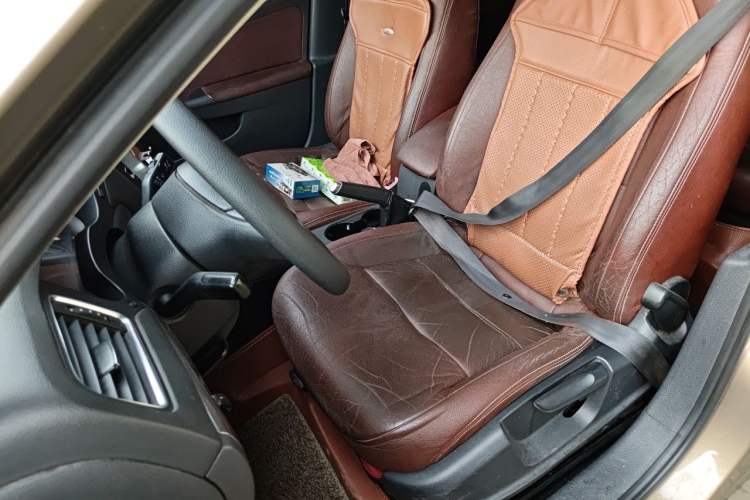 Used Volkswagen Sagitar 2012 1.6L Automatic Fashion Edition Left Front Seat