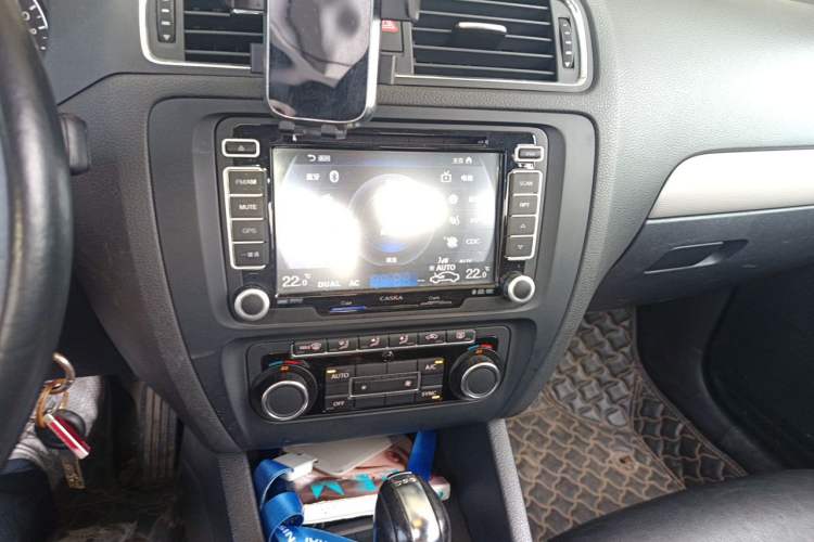 Used Volkswagen Sagitar 2012 1.4TSI Automatic Luxury Edition Audio And AC Panel