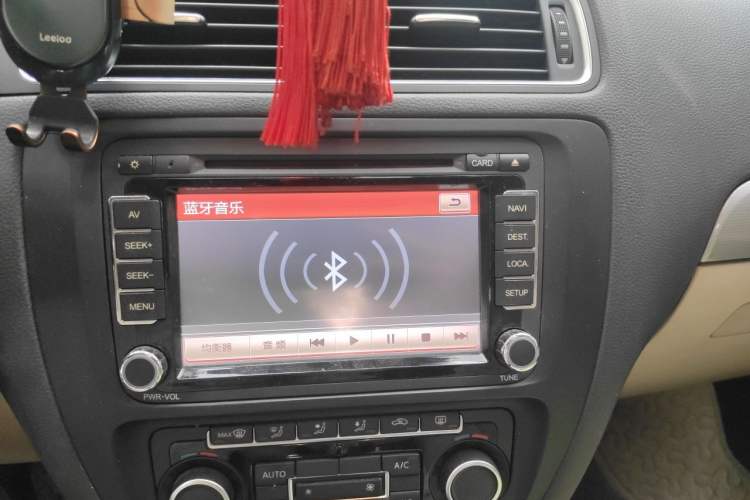 Used Volkswagen Sagitar 2012 1.4TSI Manual Luxury Model Audio And AC Panel
