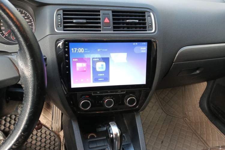 Used Volkswagen Sagitar 2012 1.4TSI Automatic Fashion Edition Audio And AC Panel