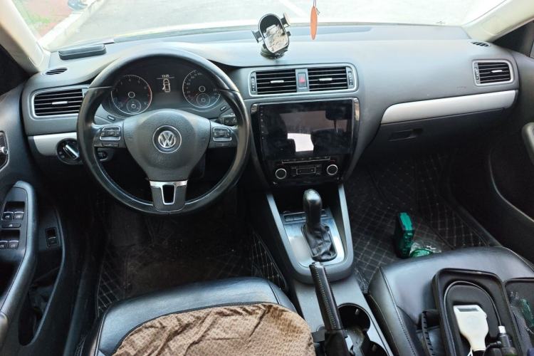 Used Volkswagen Sagitar 2012 1.4TSI Automatic Luxury Edition Center Console