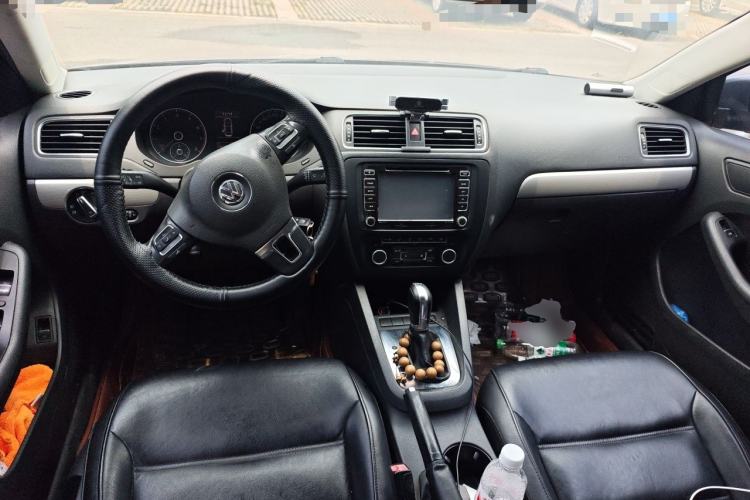 Used Volkswagen Sagitar 2012 1.4TSI Automatic Luxury Edition Center Console