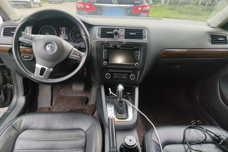 Used Volkswagen Sagitar 2012 1.4TSI Automatic Flagship Edition Center Console