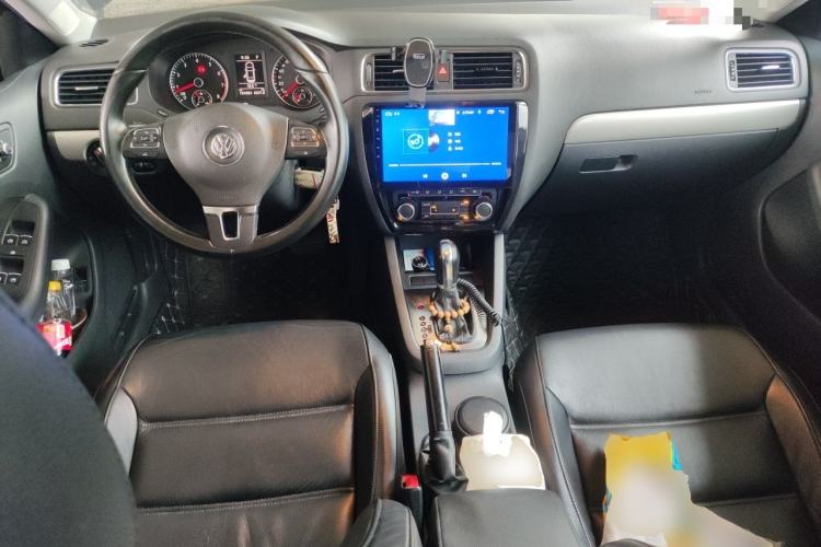 Used Volkswagen Sagitar 2012 1.4TSI Automatic Luxury Edition Center Console