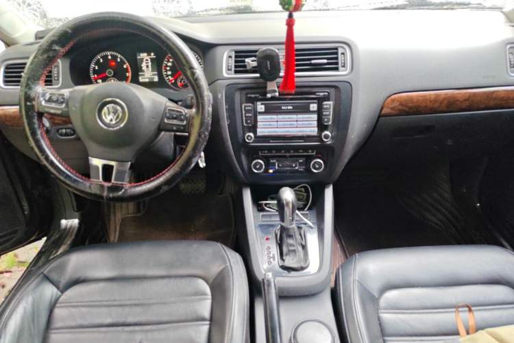 Used Volkswagen Sagitar 2012 1.4TSI Automatic Flagship Edition Center Console