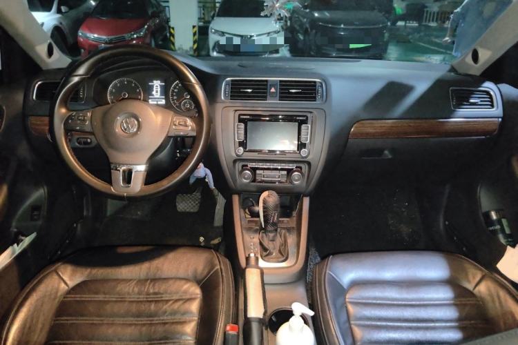 Used Volkswagen Sagitar 2012 1.4TSI Automatic Flagship Edition Center Console