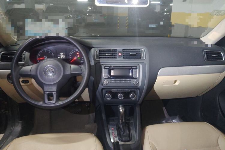 Used Volkswagen Sagitar 2012 1.6L Automatic Comfort Edition Center Console