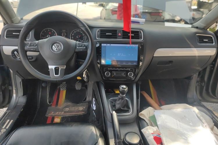 Used Volkswagen Sagitar 2012 1.4TSI Manual Luxury Model Center Console