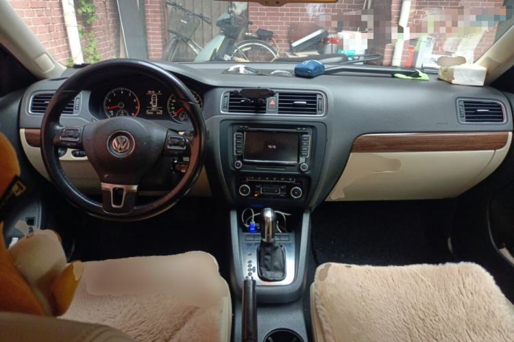 Used Volkswagen Sagitar 2012 1.8TSI Automatic Flagship Edition Center Console