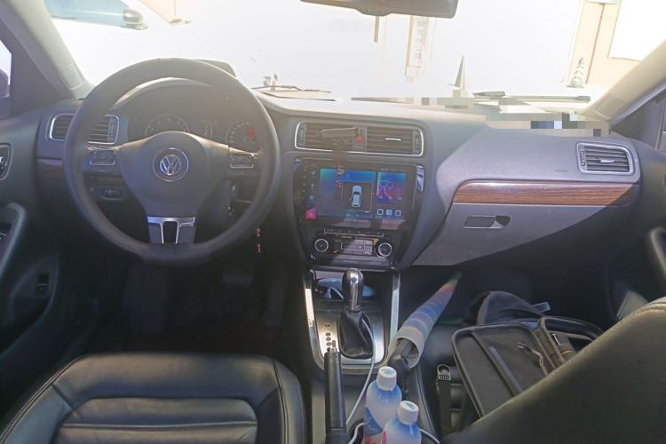 Used Volkswagen Sagitar 2012 1.8TSI Automatic Flagship Edition Center Console