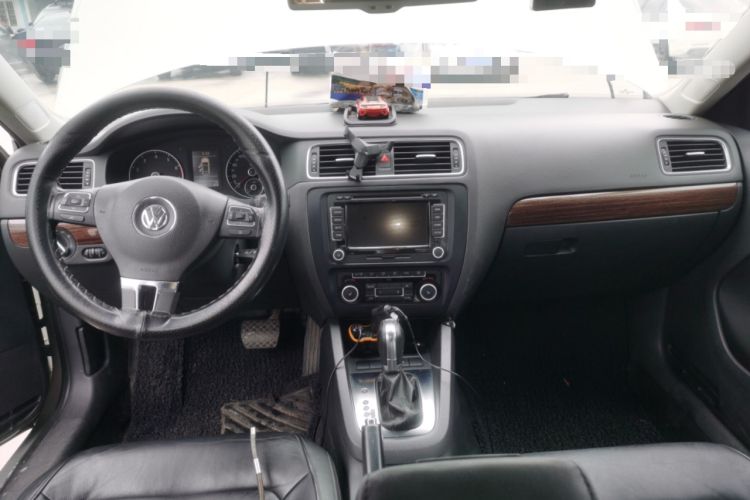 Used Volkswagen Sagitar 2012 1.8TSI Automatic Flagship Edition Center Console