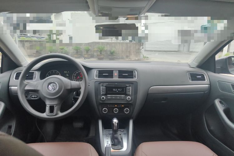 Used Volkswagen Sagitar 2012 1.4TSI Automatic Fashion Edition Center Console