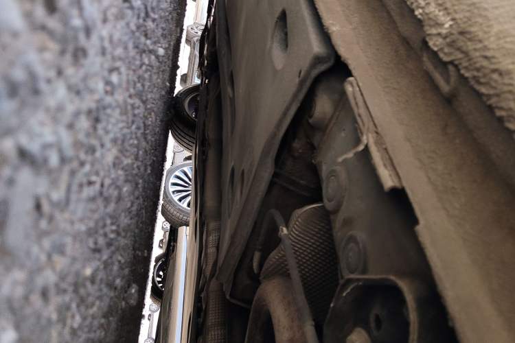 Used Volkswagen Sagitar 2012 1.6L Manual Comfort Model Chassis Rear Left