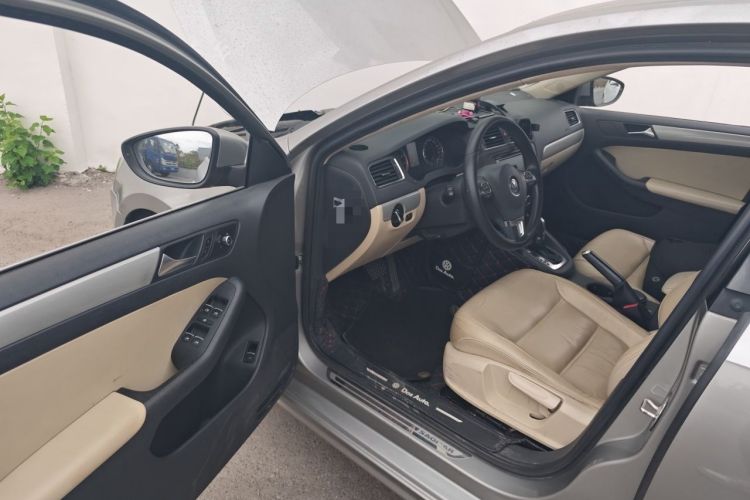 Used Volkswagen Sagitar 2012 1.4TSI Automatic Luxury Edition Driver Seat