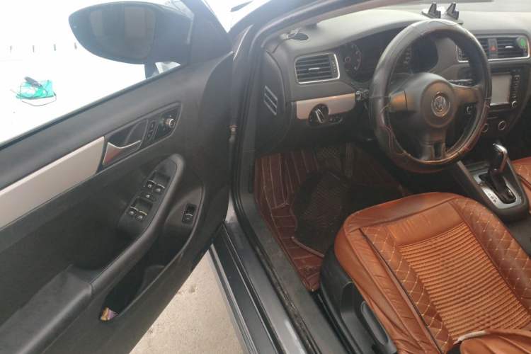 Used Volkswagen Sagitar 2012 1.6L Automatic Comfort Edition Driver Seat