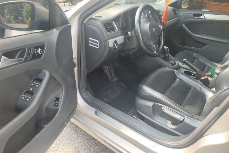 Used Volkswagen Sagitar 2012 1.4TSI Automatic Luxury Edition Driver Seat