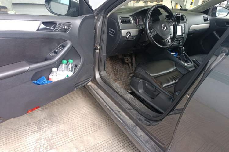 Used Volkswagen Sagitar 2012 1.4TSI Automatic Luxury Edition Driver Seat