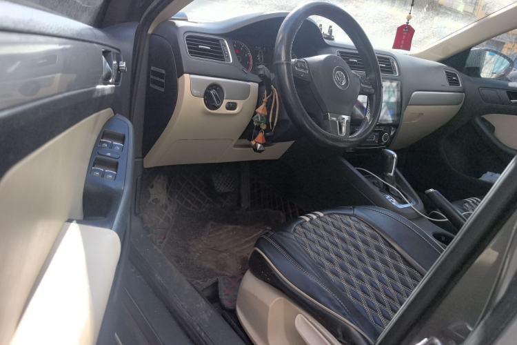 Used Volkswagen Sagitar 2012 1.4TSI Automatic Luxury Edition Driver Seat