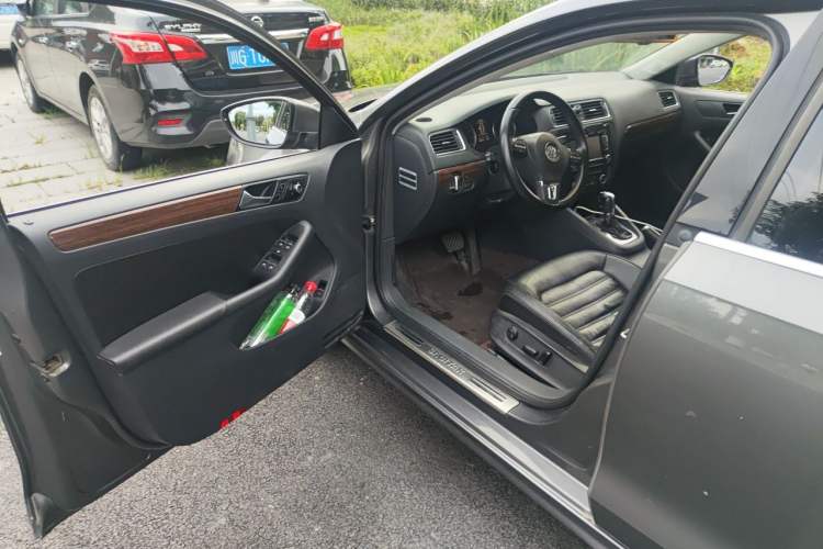 Used Volkswagen Sagitar 2012 1.4TSI Automatic Flagship Edition Driver Seat