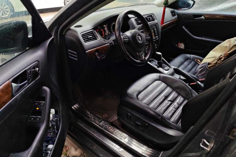 Used Volkswagen Sagitar 2012 1.4TSI Automatic Flagship Edition Driver Seat