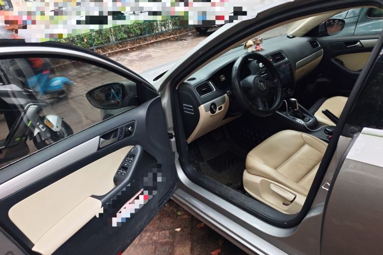 Used Volkswagen Sagitar 2012 1.6L Automatic Comfort Edition Driver Seat