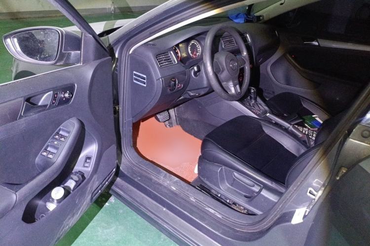 Used Volkswagen Sagitar 2012 1.4TSI Automatic Fashion Edition Driver Seat