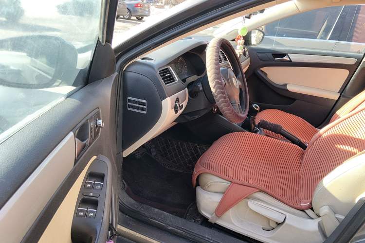 Used Volkswagen Sagitar 2012 1.6L Manual Comfort Model Driver Seat