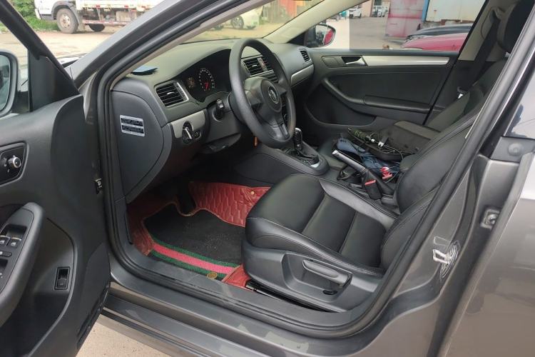 Used Volkswagen Sagitar 2012 1.6L Automatic Comfort Edition Driver Seat