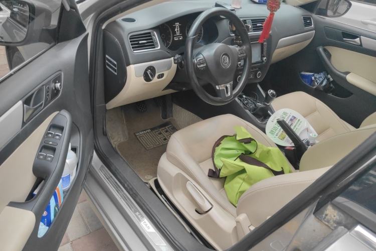 Used Volkswagen Sagitar 2012 1.4TSI Manual Luxury Model Driver Seat