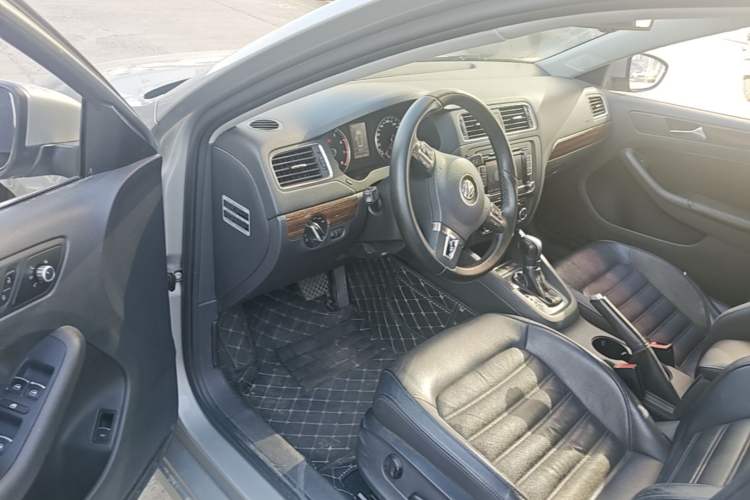 Used Volkswagen Sagitar 2012 1.8TSI Automatic Flagship Edition Driver Seat