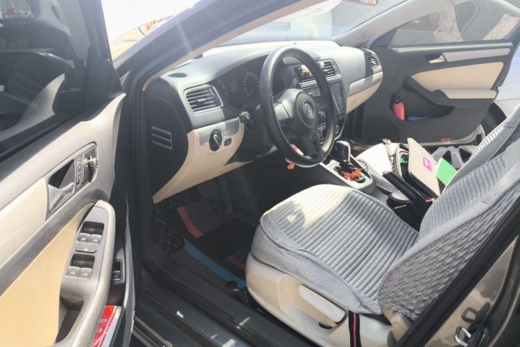Used Volkswagen Sagitar 2012 1.6L Automatic Comfort Edition Driver Seat
