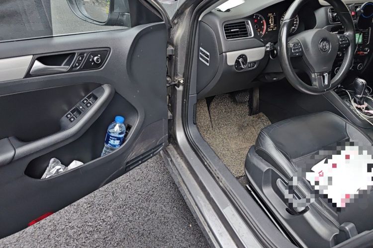 Used Volkswagen Sagitar 2012 1.4TSI Automatic Luxury Edition Driver Seat