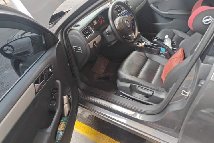 Used Volkswagen Sagitar 2012 1.6L Automatic Comfort Edition Driver Seat
