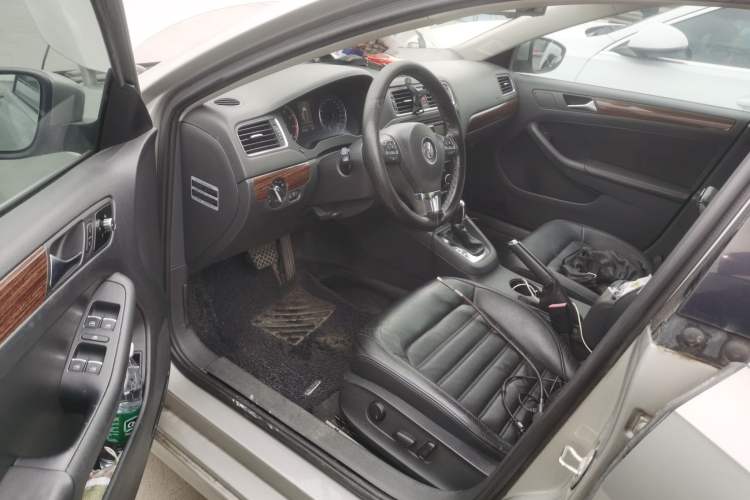 Used Volkswagen Sagitar 2012 1.8TSI Automatic Flagship Edition Driver Seat
