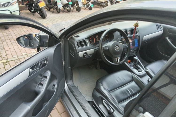 Used Volkswagen Sagitar 2012 1.4TSI Automatic Luxury Edition Driver Seat