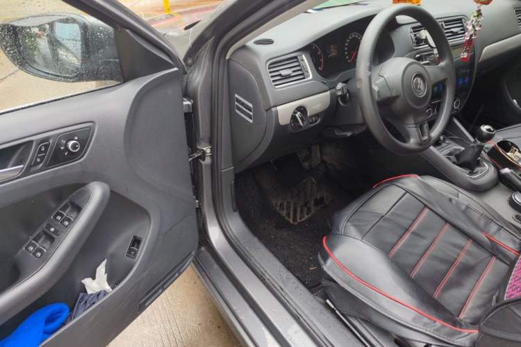 Used Volkswagen Sagitar 2012 1.6L Manual Comfort Model Driver Seat