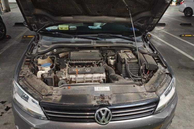 Used Volkswagen Sagitar 2012 1.6L Automatic Comfort Edition Engine Bay